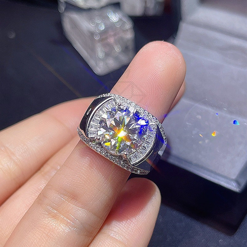 1pc 5ct Anello da uomo con diamante moissanite, pietra centrale a taglio rotondo con pietre d'accento, lussuoso e versatile per l'uso quotidiano, anniversario, regali di fidanzamento per lui, lui, fidanzato, marito, papà, mamma, amico, gioielli per occasi