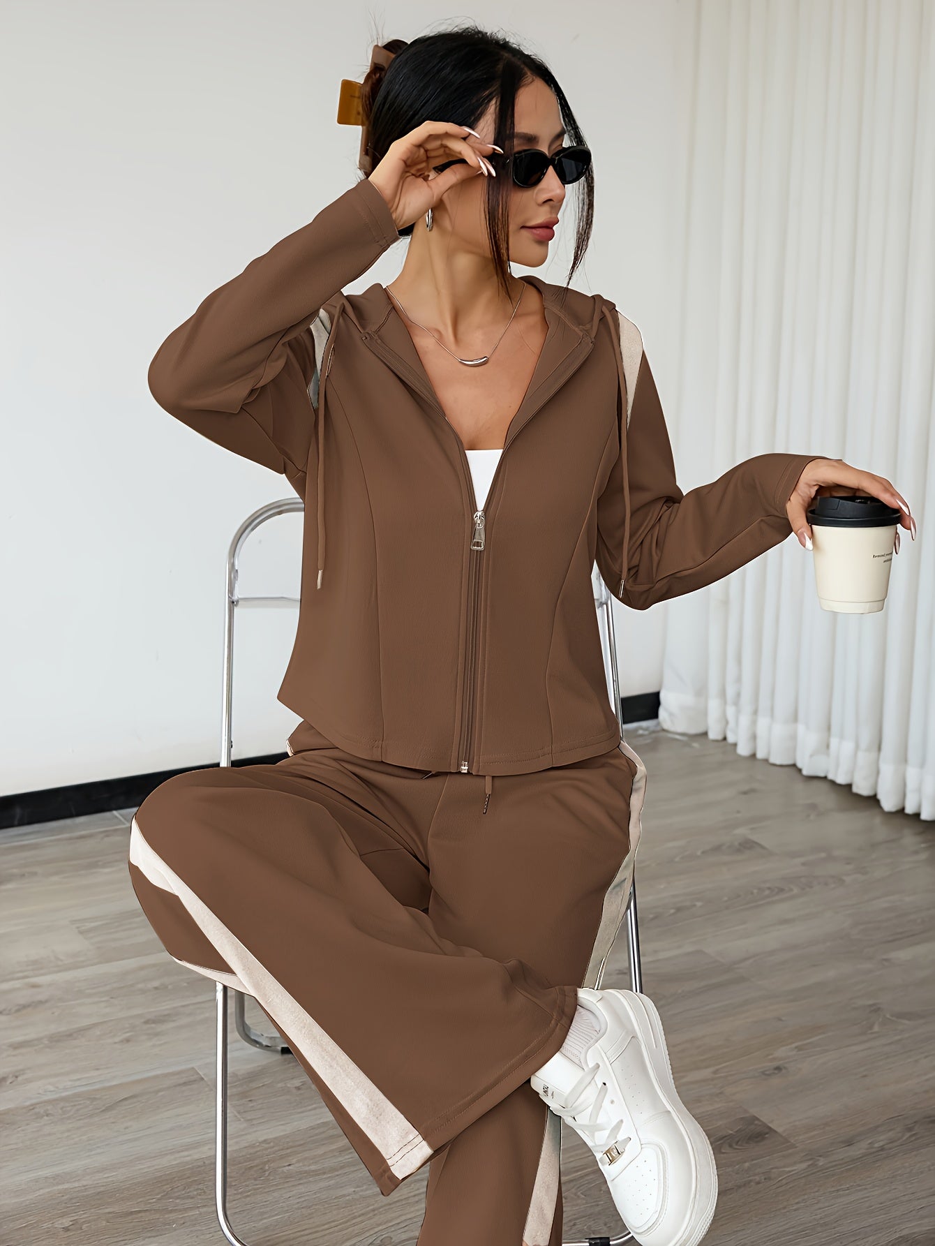 Top a maniche lunghe con cerniera per la primavera e pantaloni a gamba dritta, set casual a due pezzi con elegante cappuccio a blocchi di colore e vestito con coulisse per l'autunno