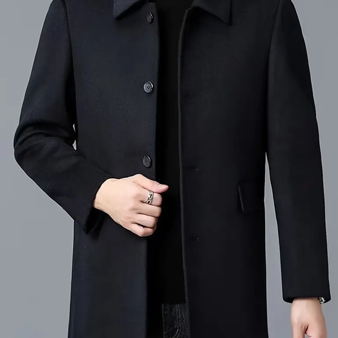 2025 Nuovo trench casual classico a tinta unita per uomo con doppie tasche, design semplice, stile papà elegante, resistente alle rughe, chiusura a singolo petto, leggero e di lusso, cappotto antivento per la primavera/autunno