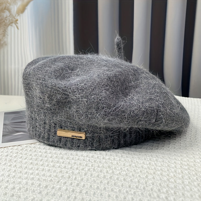 1pz Berretto da donna in stile vintage britannico, in acrilico felpato con distintivo in metallo, design elastico a nuvola per il calore, adatto per il tempo libero all'aperto, viaggi, ciclismo, sci, regalo di Natale ideale.