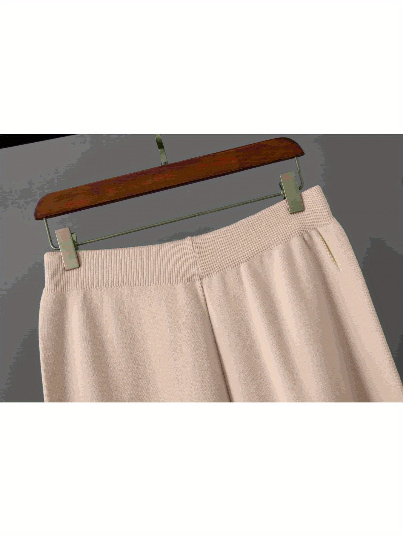 2025 Pantaloni a gamba larga per l'autunno e l'inverno fanno sembrare sottile e ridurre l'età il set di due pezzi di piccolo stile di fragranza alla moda casual per le donne