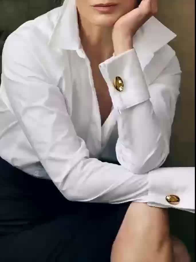 Linea Milano- Camicia classica nera a maniche lunghe con bottoni dorati per donna -