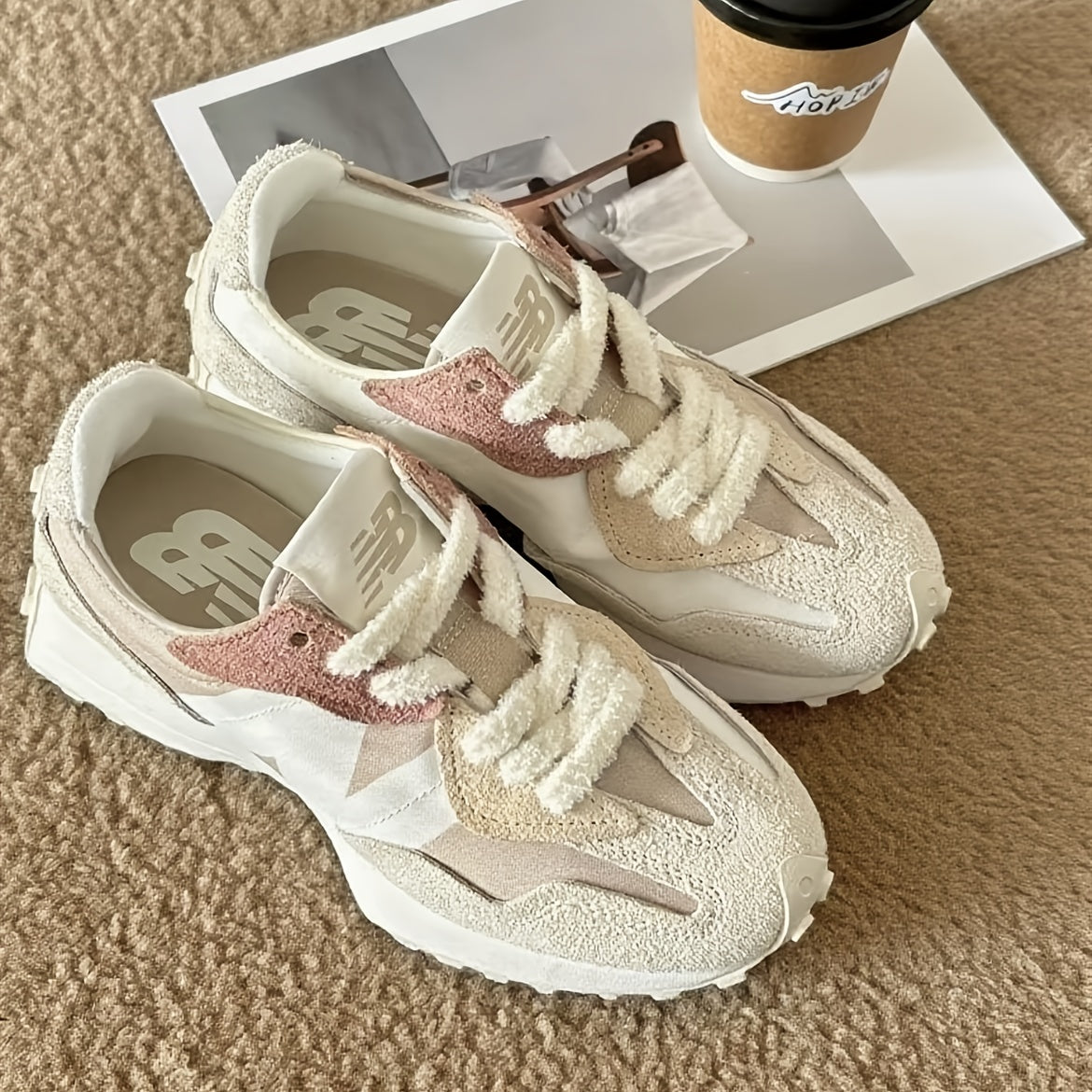 NEW BALANCE 2025 Sneakers Retro Unisex a Bassa Altezza - Beige/Bianco con Suola in Gomma Durevole per Tutte le Stagioni e Tessuto Traspirante, Ideali per Palestra, Casual e Calzature Sportive