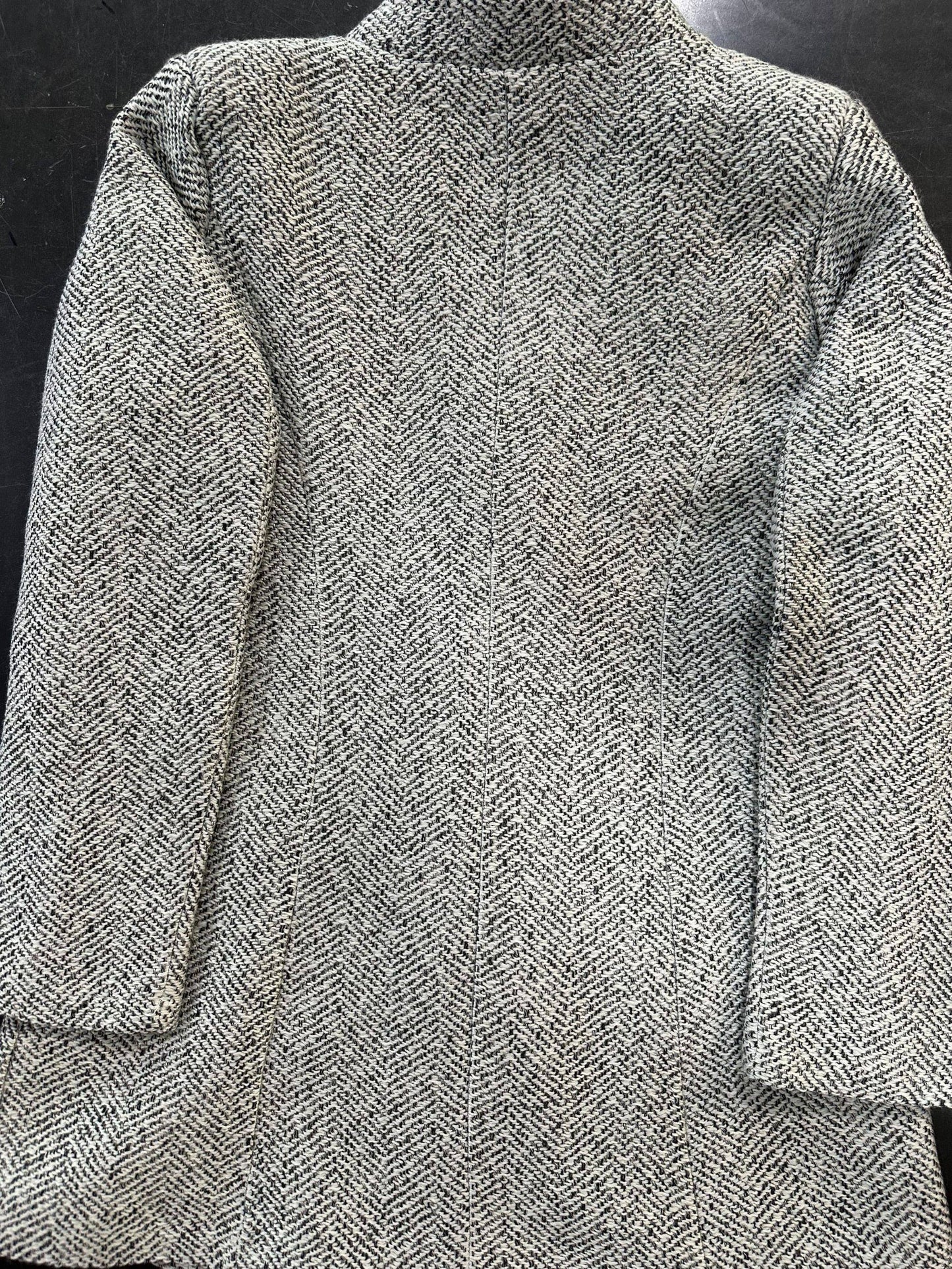 Women's Tweed Coat - Elegant, H-Silhouette Formal & Everyday Outerwear, Long Sleeve Winter Coat for Office, Parties, Casual Outfits - Non-Stretchy Mature Professional Jacket, Office Wear, Tailored Fit, Textured Fabric, Stylish Outerwear