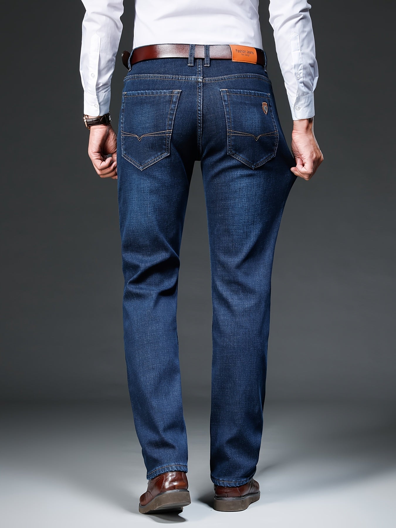 Pantaloni casual a gamba dritta con chiusura a bottoni, tasche e cintura marrone, finitura lavata blu chiaro per l'autunno/inverno, abbigliamento confortevole | Pantaloni a gamba dritta in denim finto | Design classico della tasca