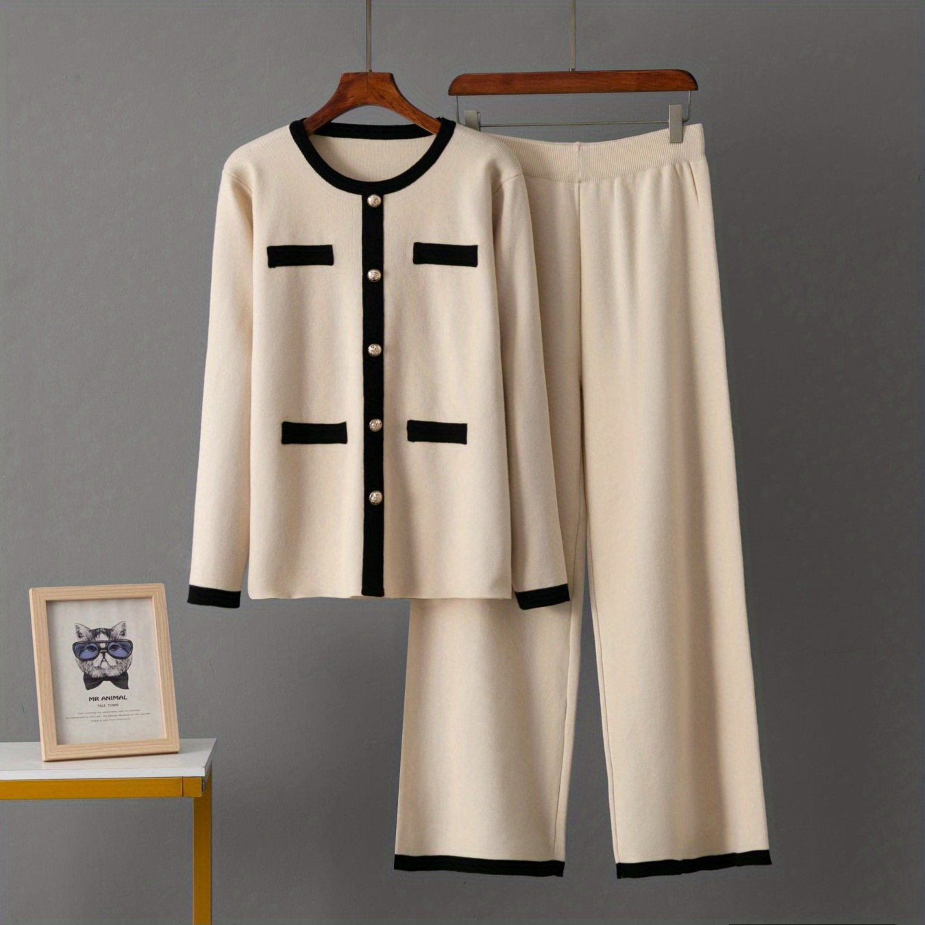 2025 Pantaloni a gamba larga per l'autunno e l'inverno fanno sembrare sottile e ridurre l'età il set di due pezzi di piccolo stile di fragranza alla moda casual per le donne