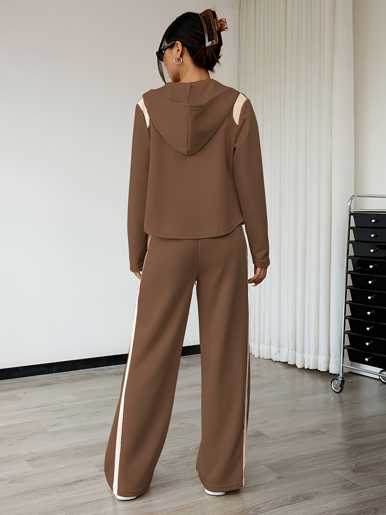 Top a maniche lunghe con cerniera per la primavera e pantaloni a gamba dritta, set casual a due pezzi con elegante cappuccio a blocchi di colore e vestito con coulisse per l'autunno