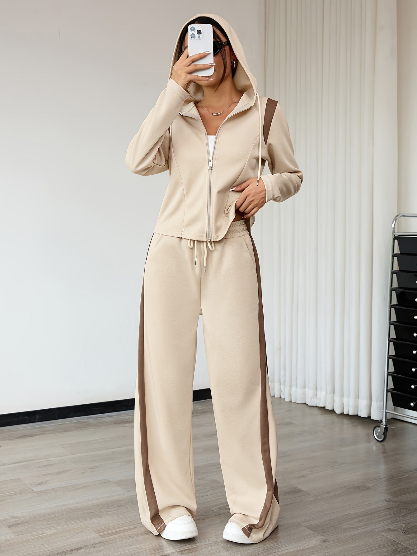 Top a maniche lunghe con cerniera per la primavera e pantaloni a gamba dritta, set casual a due pezzi con elegante cappuccio a blocchi di colore e vestito con coulisse per l'autunno