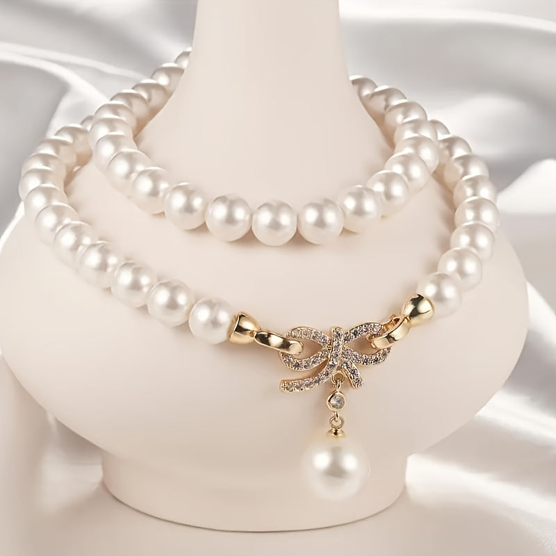 Un elegante e affascinante collo di perle realizzato in argento 925, perfetto per varie occasioni e ideale come regalo per gli amici, presentato in una bella scatola regalo.