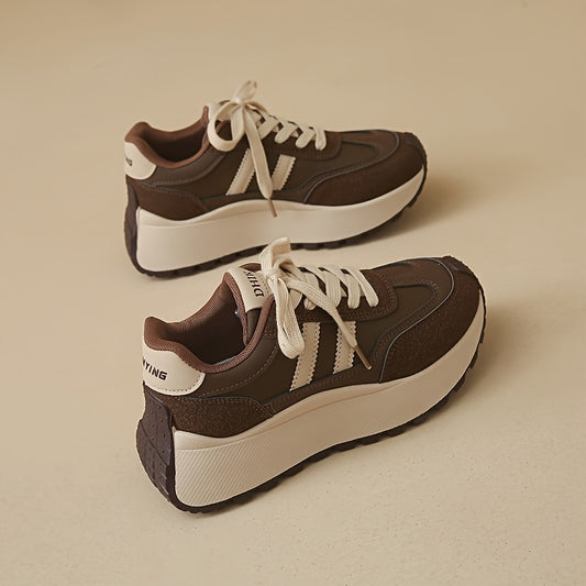 Sneakers da donna con piattaforma retrò - Scarpe con piattaforma spessa con chiusura a lacci, copertura sintetica superiore e suola TPU ammortizzata - Scarpe per tutti i giorni e formali per tutte le stagioni - Disponibili in bianco/rosso/ - Taglie