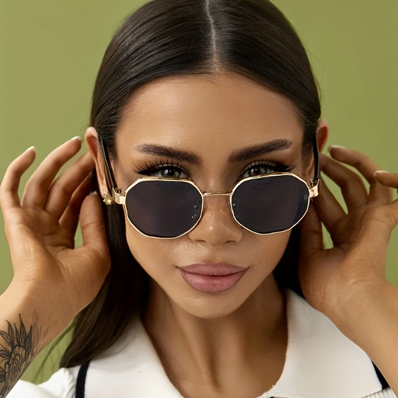 Women'S Stylish Golden-Tone Metal Frame Round Fashion Glasses - Sleek Minimalist Design with Decorative Lenses, Lightweight Plastic Hinges for Casual & Formal Wear, Everyday Eyewear, Sophisticated Eyewear, Durable Eyeglasses