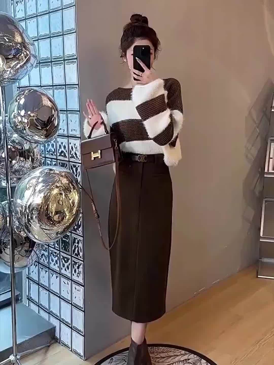 Set di maglione a righe e gonna nera per donna - Abbigliamento accogliente per autunno/inverno, dettaglio con cerniera, look casual chic, abbigliamento casual chic|Modello a righe|Chiusura con cerniera, set di maglione