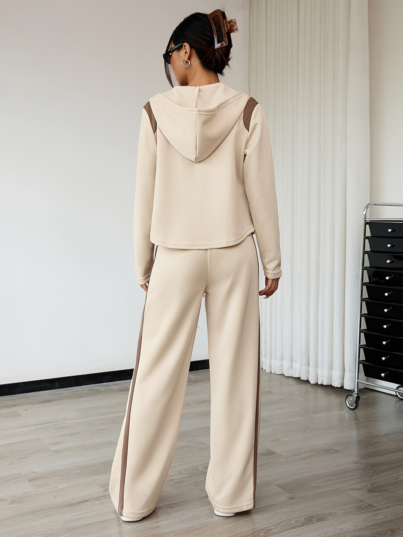 Top a maniche lunghe con cerniera per la primavera e pantaloni a gamba dritta, set casual a due pezzi con elegante cappuccio a blocchi di colore e vestito con coulisse per l'autunno
