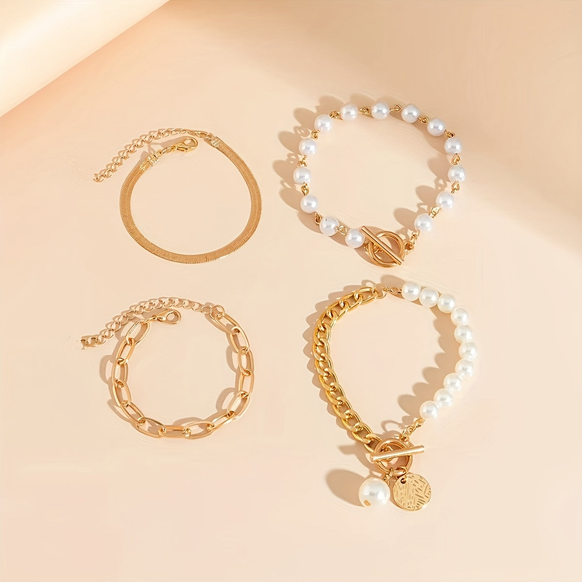 4 Pezzi Set di Bracciali a Strati con Perline Dorate per Donne - Catene Intrecciate e Charm, Gioie Multistrato Impilabili Stile Casual o Resort Boho (Nessuna Manutenzione Richiesta) – Look Aggiornabile in Ogni Temporata, Bracciali per Donne, Braccialetto