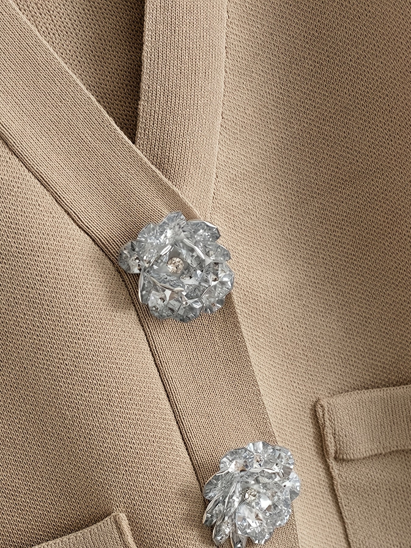 Pullover con bottoni a diamante d'argento - Cardigan a maniche lunghe - Pantaloni a gamba larga - Set di due pezzi - Set elegante per donne - Top con bottoni nascosti, pullover a maniche lunghe, top invernali morbidi e caldi per donne - Moda sottile - Abi