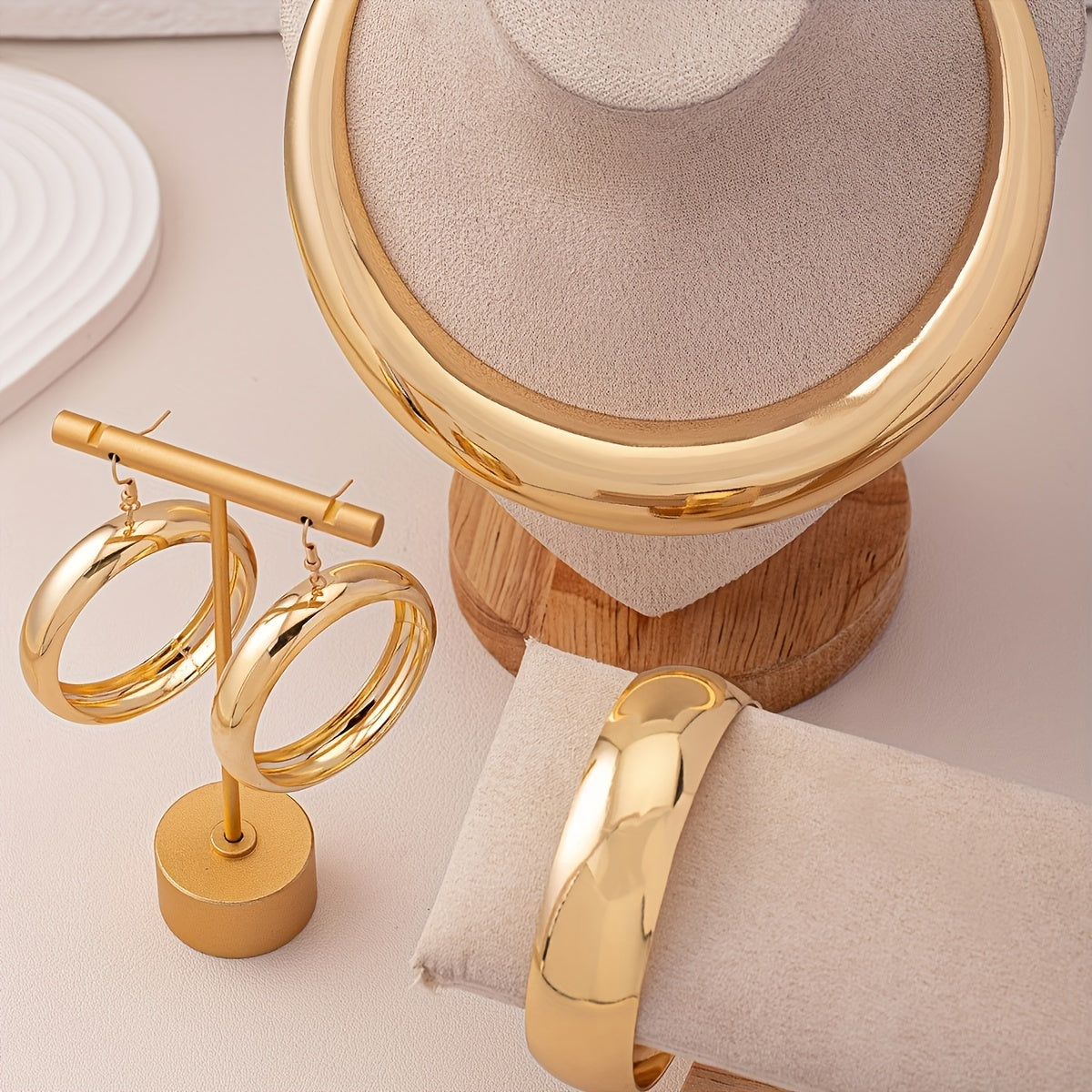 Set di gioielli alla moda urban chic - Collana, bracciale e orecchini a cerchio in lega di stile semplice per abbigliamento quotidiano e da festa
