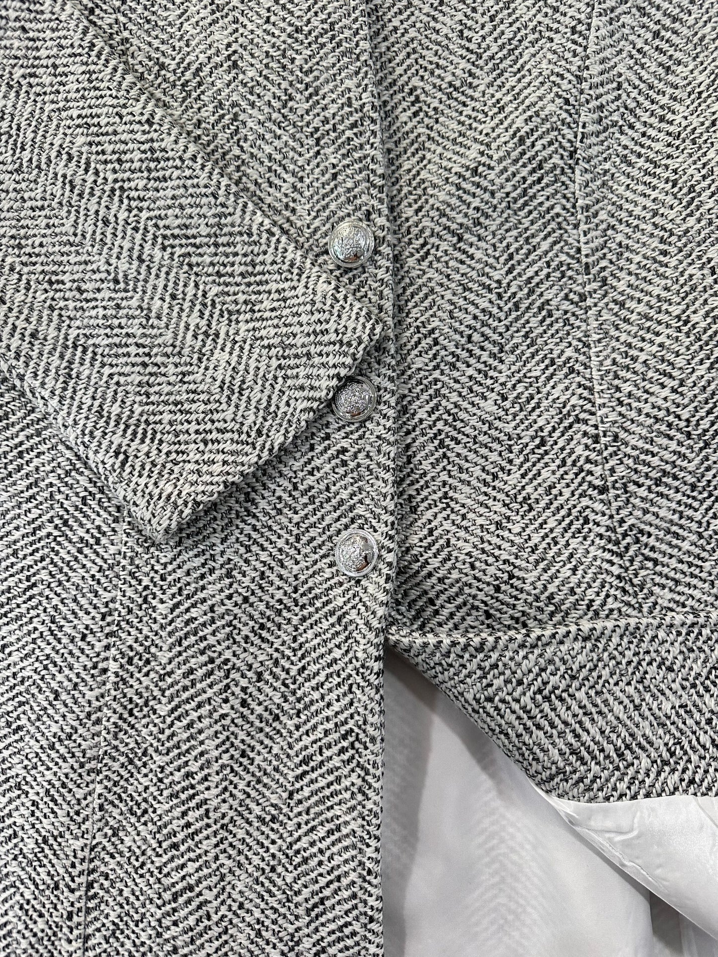 Women's Tweed Coat - Elegant, H-Silhouette Formal & Everyday Outerwear, Long Sleeve Winter Coat for Office, Parties, Casual Outfits - Non-Stretchy Mature Professional Jacket, Office Wear, Tailored Fit, Textured Fabric, Stylish Outerwear