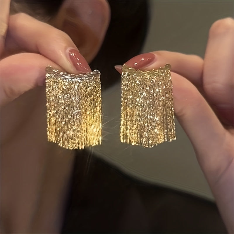 Orecchini con nappe dorate, orecchini a forma di arco lungo esagerato alla moda con design semplice ed elegante e spille argentate