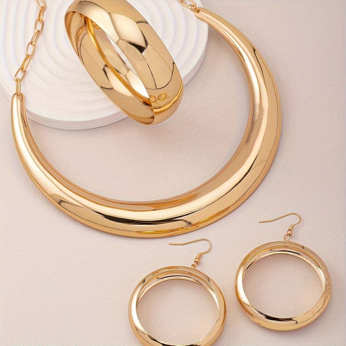 Set di gioielli alla moda urban chic - Collana, bracciale e orecchini a cerchio in lega di stile semplice per abbigliamento quotidiano e da festa