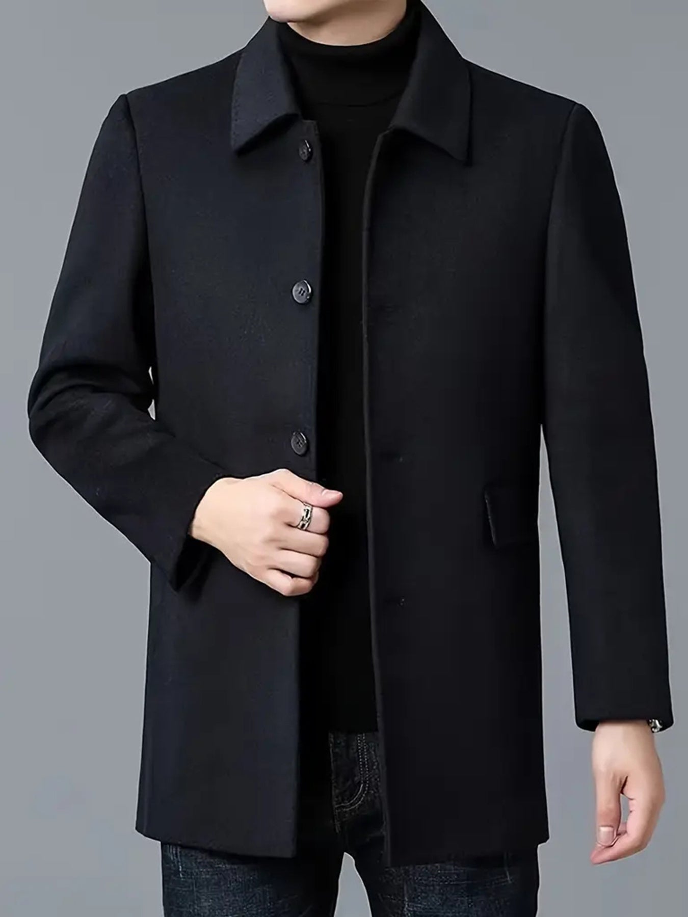 2025 Nuovo trench casual classico a tinta unita per uomo con doppie tasche, design semplice, stile papà elegante, resistente alle rughe, chiusura a singolo petto, leggero e di lusso, cappotto antivento per la primavera/autunno