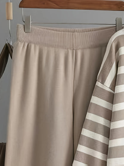 Set di maglione a righe elegante a collo alto e pantaloni a gamba larga per donne - Righe verticali beige e bianche, vestibilità ampia, maniche lunghe, chiusura a bottoni, perfetto per l'autunno/inverno, abbigliamento casual a formale, abbigliamento casua