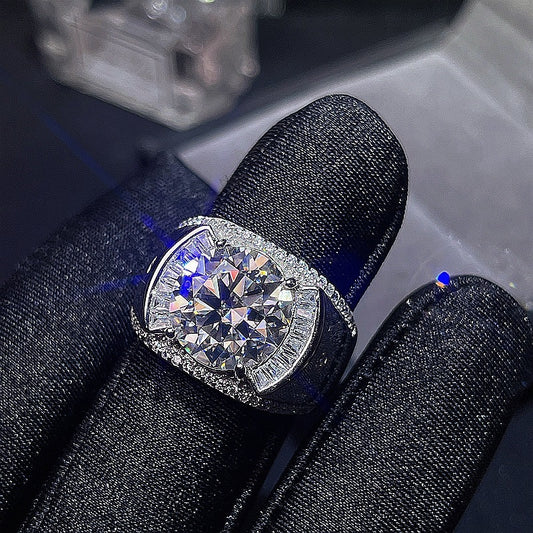 1pc 5ct Anello da uomo con diamante moissanite, pietra centrale a taglio rotondo con pietre d'accento, lussuoso e versatile per l'uso quotidiano, anniversario, regali di fidanzamento per lui, lui, fidanzato, marito, papà, mamma, amico, gioielli per occasi