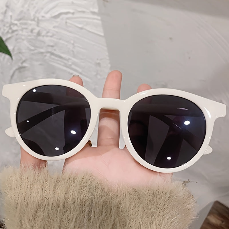 Occhiali da Sole con Montatura Rotonda per Donne - Stile 2025 Nuovo Design Bianco, Set Decorativo Retro con Custodia e Panno