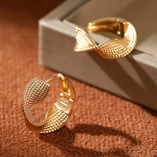 1 Paio di Orecchini con Design a Onda Elegante, Rivestimento in Oro 14K su Rame, Aghi per le Orecchie in Acciaio Inossidabile, Moda Semplice per le Donne, Perfetto per Indossare Quotidianamente e per Matrimoni, Gioielli Versatili per Tutte le Stagioni