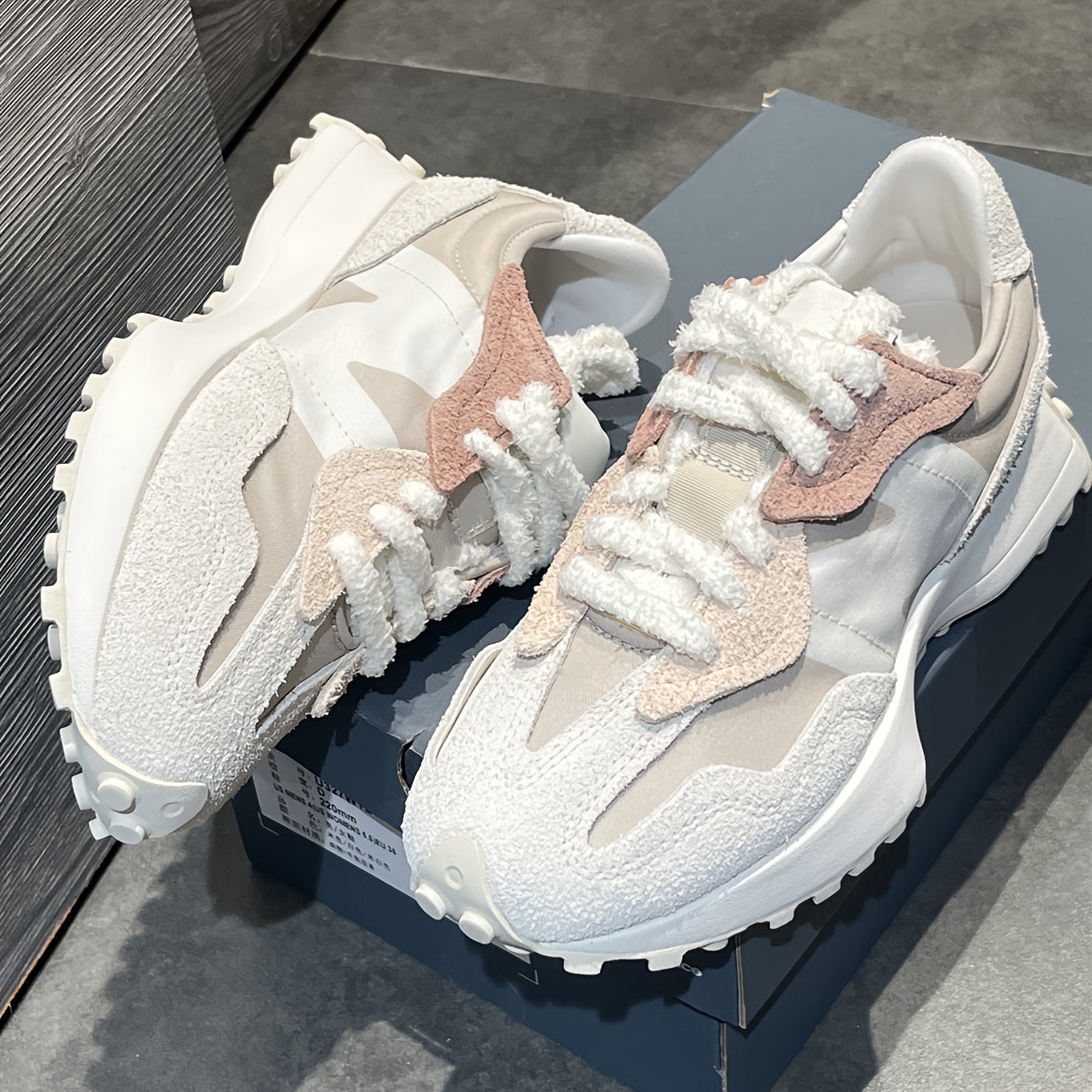 NEW BALANCE 2025 Sneakers Retro Unisex a Bassa Altezza - Beige/Bianco con Suola in Gomma Durevole per Tutte le Stagioni e Tessuto Traspirante, Ideali per Palestra, Casual e Calzature Sportive