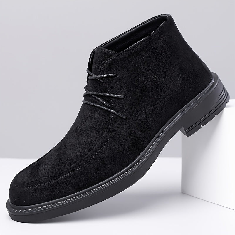 JL2376 è un paio di eleganti stivali derby versatili per tutte e quattro le stagioni, disponibili in 11 taglie. Questi scarpe da uomo sono alla moda, adatte per l'abbigliamento business e casual, e offrono comfort per le uscite quotidiane. Sono ideali per