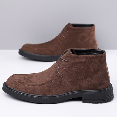 JL2376 è un paio di eleganti stivali derby versatili per tutte e quattro le stagioni, disponibili in 11 taglie. Questi scarpe da uomo sono alla moda, adatte per l'abbigliamento business e casual, e offrono comfort per le uscite quotidiane. Sono ideali per