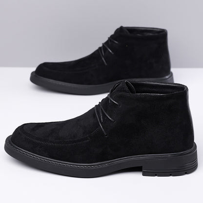 JL2376 è un paio di eleganti stivali derby versatili per tutte e quattro le stagioni, disponibili in 11 taglie. Questi scarpe da uomo sono alla moda, adatte per l'abbigliamento business e casual, e offrono comfort per le uscite quotidiane. Sono ideali per