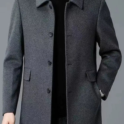 2025 Nuovo trench casual classico a tinta unita per uomo con doppie tasche, design semplice, stile papà elegante, resistente alle rughe, chiusura a singolo petto, leggero e di lusso, cappotto antivento per la primavera/autunno