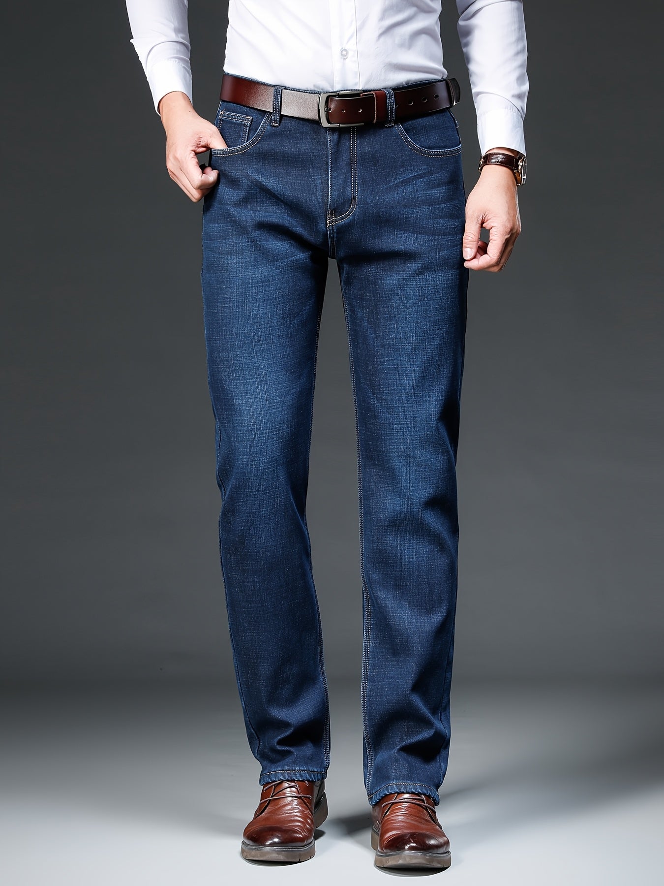 Pantaloni casual a gamba dritta con chiusura a bottoni, tasche e cintura marrone, finitura lavata blu chiaro per l'autunno/inverno, abbigliamento confortevole | Pantaloni a gamba dritta in denim finto | Design classico della tasca