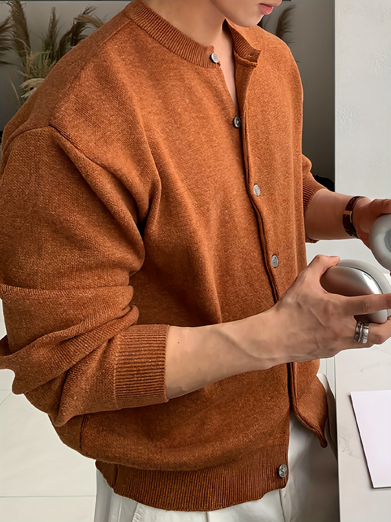 Maglione Cardigan Casual da Uomo - Tinta Unita con Maniche Lunghe e Bottoni, Pullover a Collo Rotondo Regular Fit per Autunno Inverno, Pezzo Versatile da Indossare sopra Jeans & Pantaloni Eleganti, Tessuto Confortevole