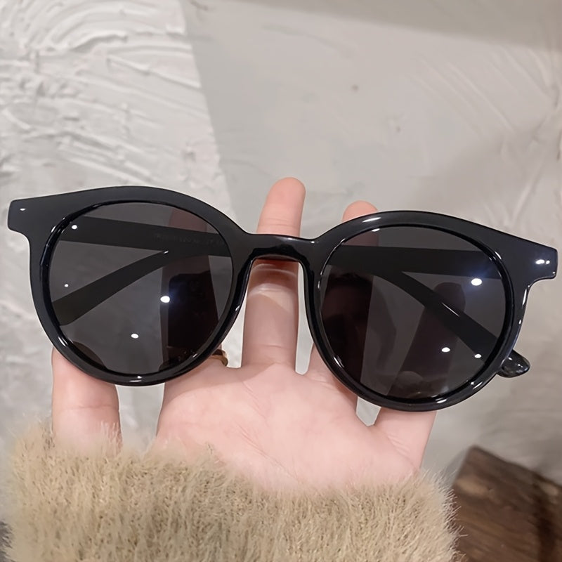 Occhiali da Sole con Montatura Rotonda per Donne - Stile 2025 Nuovo Design Bianco, Set Decorativo Retro con Custodia e Panno