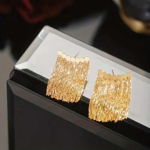 Orecchini con nappe dorate, orecchini a forma di arco lungo esagerato alla moda con design semplice ed elegante e spille argentate