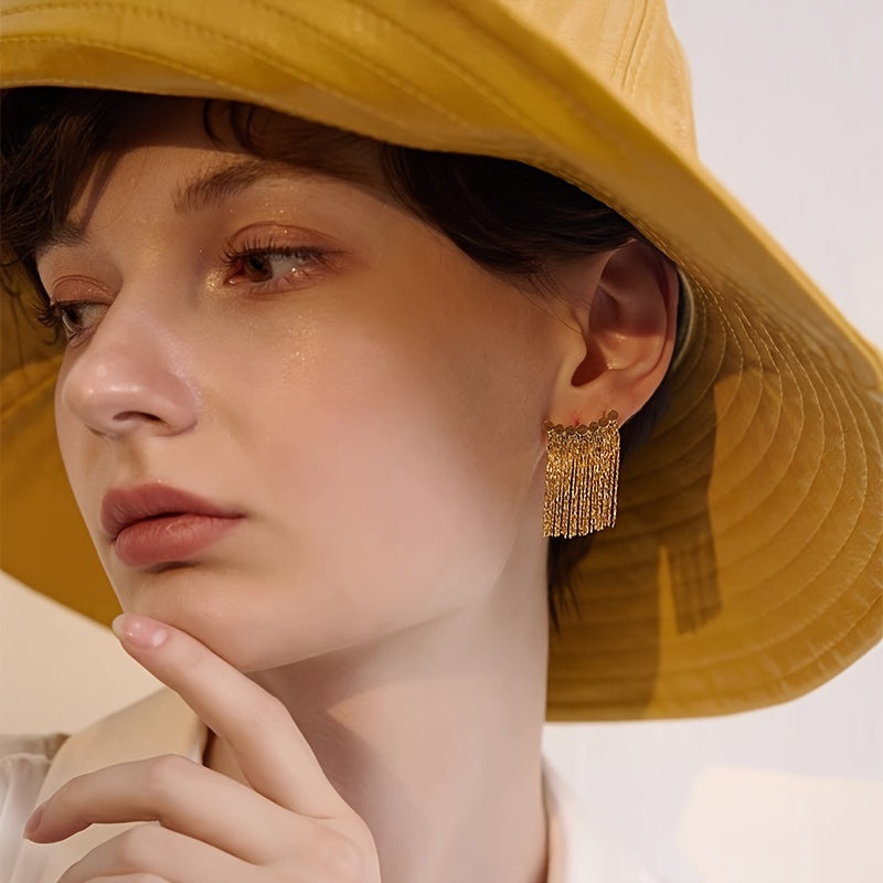 Orecchini con nappe dorate, orecchini a forma di arco lungo esagerato alla moda con design semplice ed elegante e spille argentate