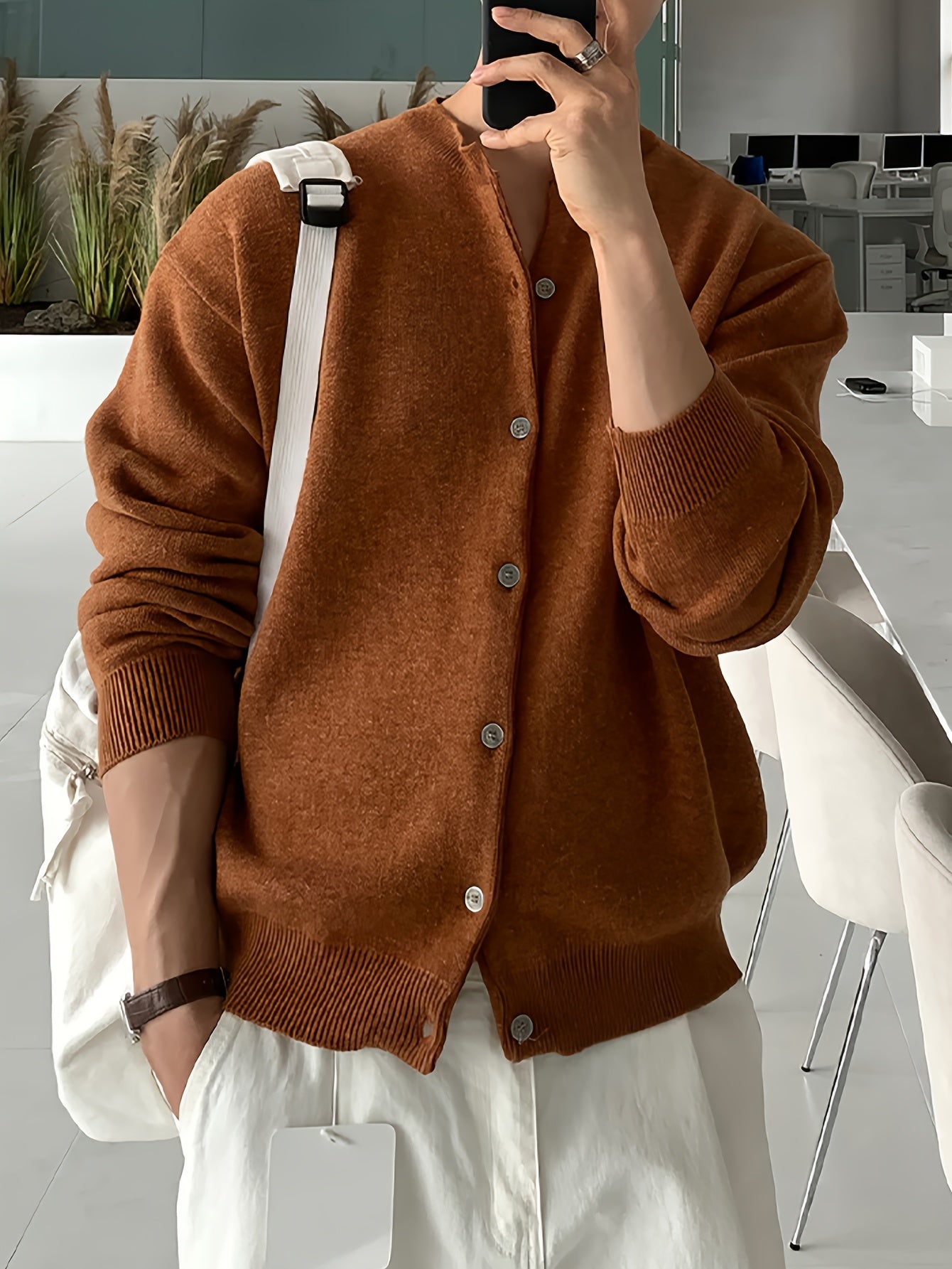 Maglione Cardigan Casual da Uomo - Tinta Unita con Maniche Lunghe e Bottoni, Pullover a Collo Rotondo Regular Fit per Autunno Inverno, Pezzo Versatile da Indossare sopra Jeans & Pantaloni Eleganti, Tessuto Confortevole