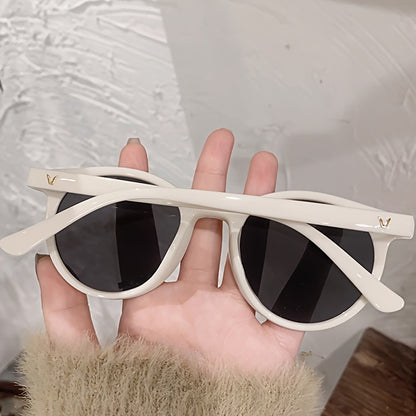 Occhiali da Sole con Montatura Rotonda per Donne - Stile 2025 Nuovo Design Bianco, Set Decorativo Retro con Custodia e Panno