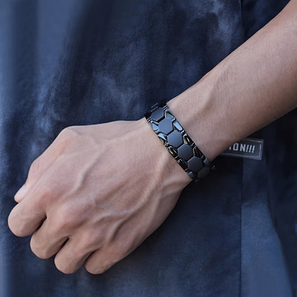 Linea Active - Bracciale in Acciaio Titanio Resistente - Design (Calcio) con Perle Esagonali Nero/Grigio e Accento Rosso -