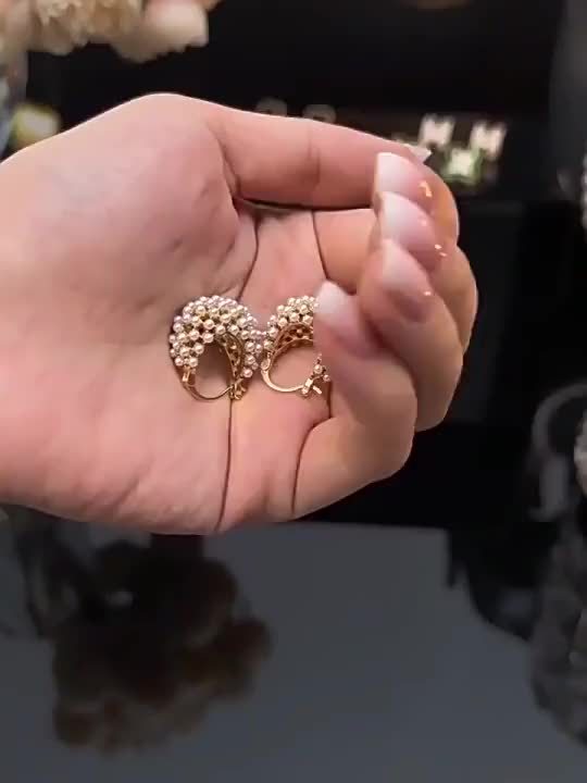 Regalo Ideale per San Valentino/Festa della Mamma: 1 Paio di Orecchini di Perle Finte di Alta Qualità con Design di Nicchia, Confezione Regalo