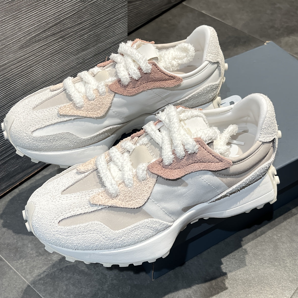 NEW BALANCE 2025 Sneakers Retro Unisex a Bassa Altezza - Beige/Bianco con Suola in Gomma Durevole per Tutte le Stagioni e Tessuto Traspirante, Ideali per Palestra, Casual e Calzature Sportive