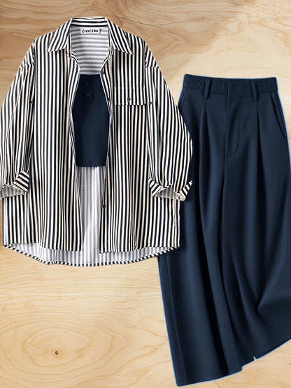 Set di 3 pezzi per donna: top a righe alla moda, camicia, gilet tinta unita e pantaloni larghi comodi, outfit elegante ma casuale, completo da lavoro femminile, abbigliamento trendy ed adatto al contesto professionale. Combinazione versatile con maglia à
