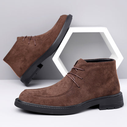 JL2376 è un paio di eleganti stivali derby versatili per tutte e quattro le stagioni, disponibili in 11 taglie. Questi scarpe da uomo sono alla moda, adatte per l'abbigliamento business e casual, e offrono comfort per le uscite quotidiane. Sono ideali per
